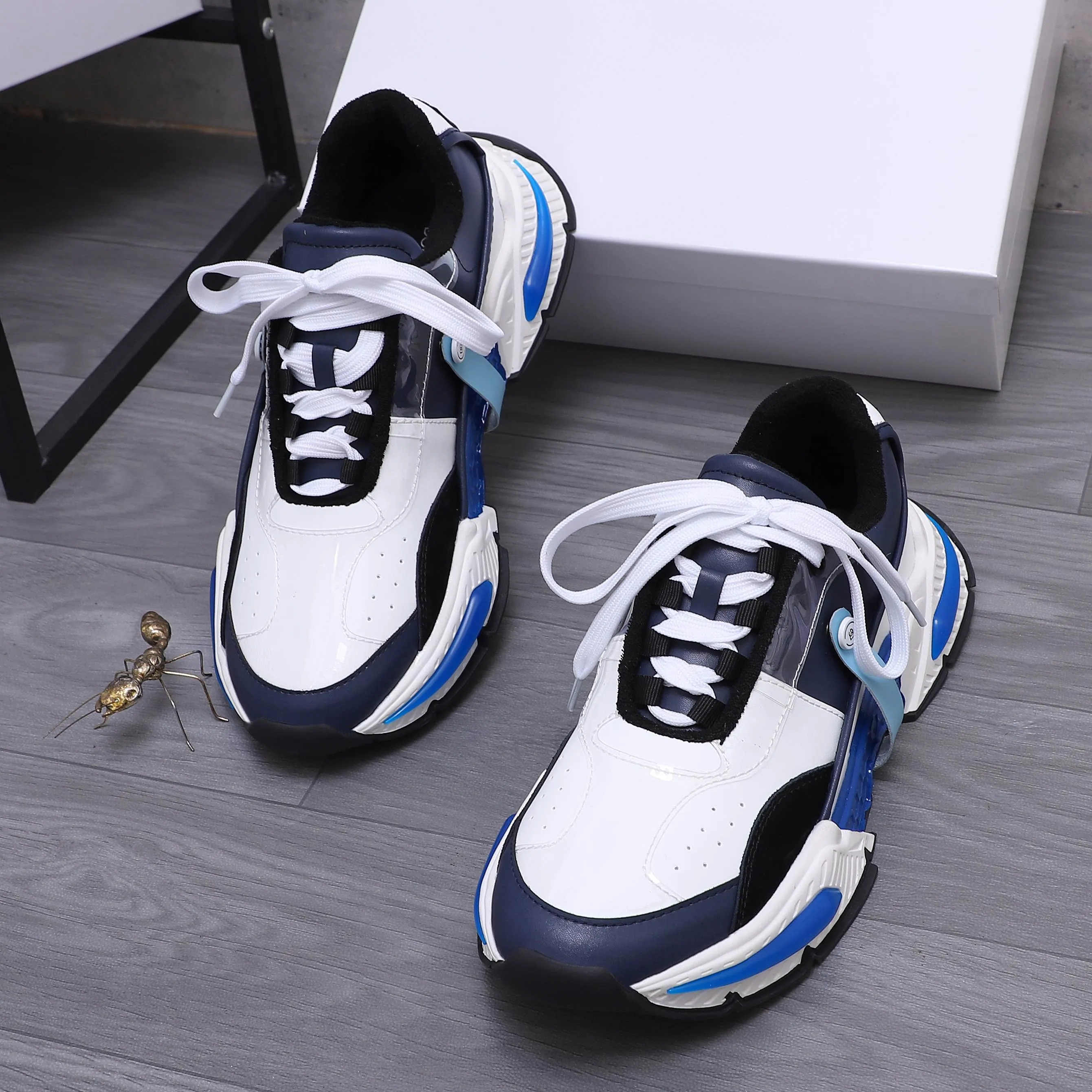 Men's shoes 💰560 Product trademark: DG (Dolce & Gabbana) Couple casual shoes Regular size: 35-46 Product materials: Selected cowhide stitching upper, short velvet lining, cowhide insole, original outsole